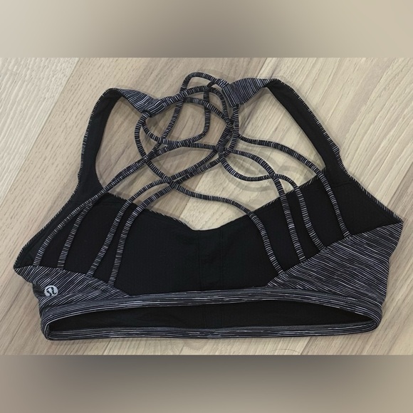 Lululemon Padded Sports Bra. - Picture 2 of 3